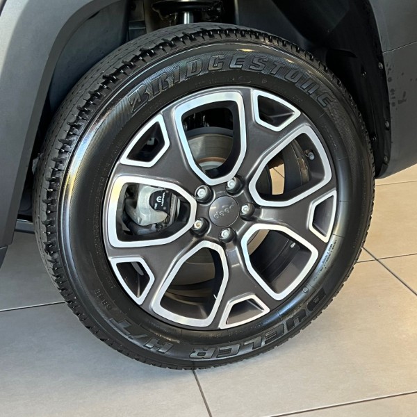 JEEP RENEGADE 1.8 LONGITUDE 16V 2018/2018 JOÃO CARROS MULTIMARCAS GUAPORÉ / Carros no Vale