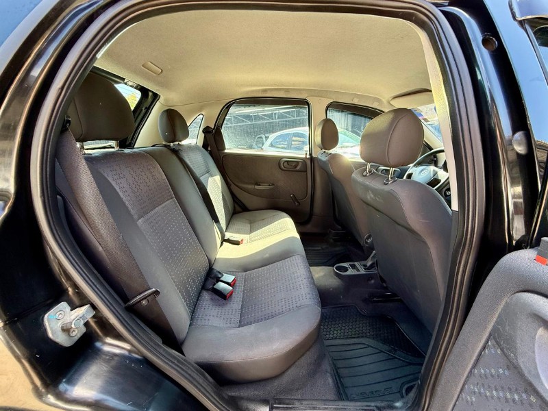 CHEVROLET CORSA HATCH MAXX 1.4 ECONOFLEX 2011/2012 AR MULTIMARCAS VENÂNCIO AIRES / Carros no Vale