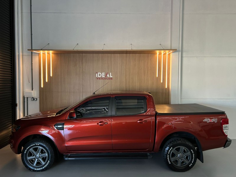 FORD RANGER XLS 2.2 4X4 CD DIESEL AUT. /2019 IDEAL VEÍCULOS LAJEADO / Carros no Vale