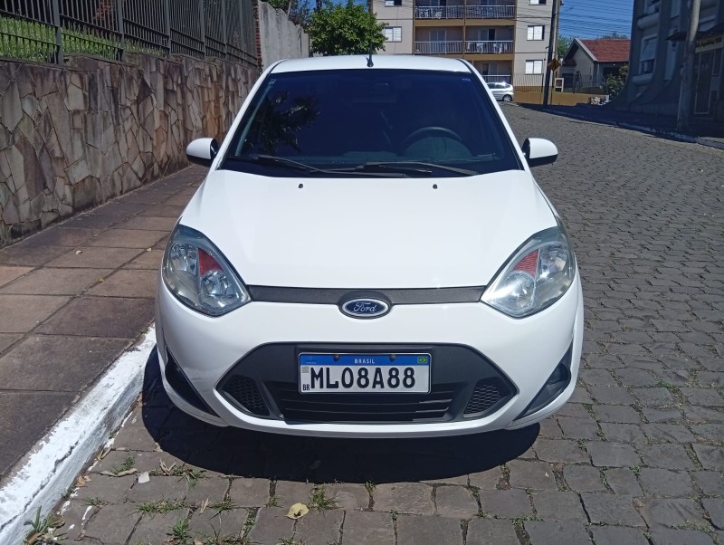 FORD FIESTA SEDAN 1.6 2013/2014 ALTERNATIVA VEÍCULOS LAJEADO / Carros no Vale
