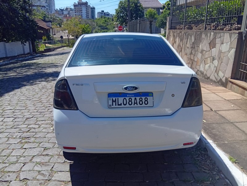 FORD FIESTA SEDAN 1.6 2013/2014 ALTERNATIVA VEÍCULOS LAJEADO / Carros no Vale