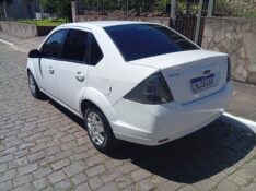 FORD FIESTA SEDAN 1.6 2013/2014 ALTERNATIVA VEÍCULOS LAJEADO / Carros no Vale