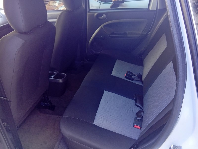 FORD FIESTA SEDAN 1.6 2013/2014 ALTERNATIVA VEÍCULOS LAJEADO / Carros no Vale
