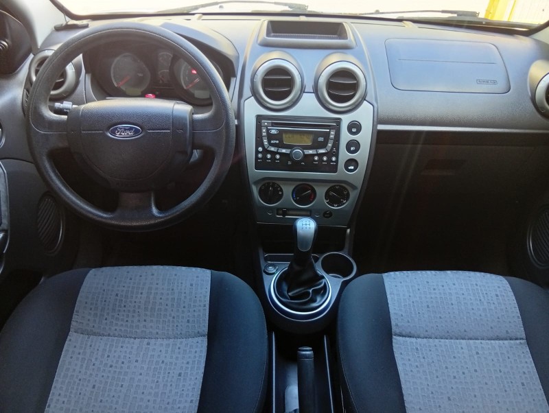 FORD FIESTA SEDAN 1.6 2013/2014 ALTERNATIVA VEÍCULOS LAJEADO / Carros no Vale