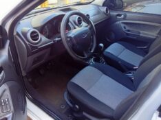 FORD FIESTA SEDAN 1.6 2013/2014 ALTERNATIVA VEÍCULOS LAJEADO / Carros no Vale