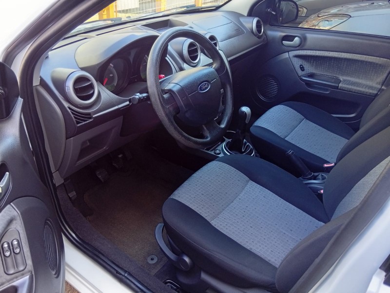 FORD FIESTA SEDAN 1.6 2013/2014 ALTERNATIVA VEÍCULOS LAJEADO / Carros no Vale