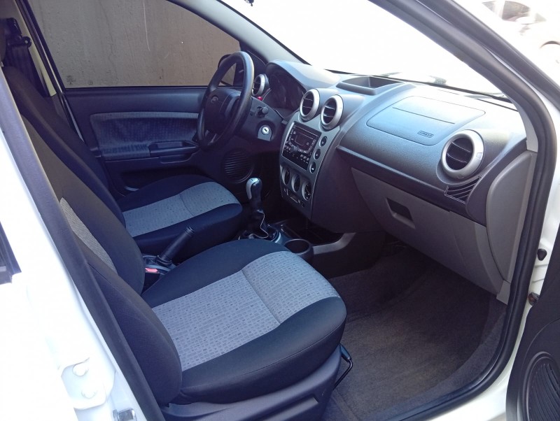 FORD FIESTA SEDAN 1.6 2013/2014 ALTERNATIVA VEÍCULOS LAJEADO / Carros no Vale