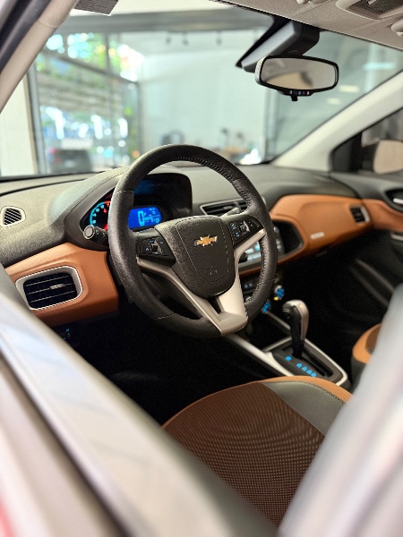 CHEVROLET ONIX 1.4 MPFI ACTIV 8V FLEX 4P AUTOMÁTICO 2017/2018 MALAGGI VEÍCULOS ENCANTADO / Carros no Vale
