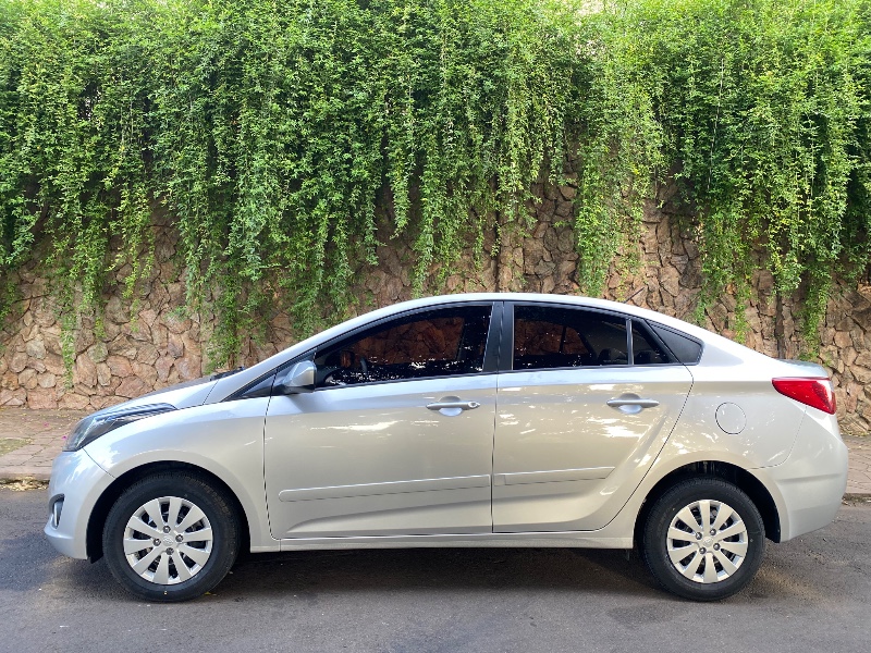 HYUNDAI HB20 SEDAN COMFORT 1.6 2014/2015 ESTAÇÃO DO CARRO ESTRELA / Carros no Vale