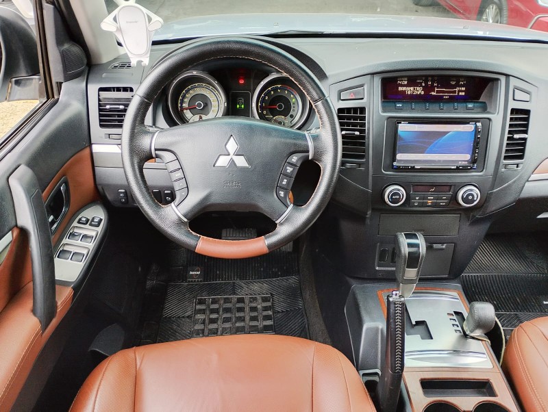MITSUBISHI PAJERO FULL 3.2 DIESEL /2010 CHIMA VEÍCULOS VENÂNCIO AIRES / Carros no Vale MITSUBISHI PAJERO FULL 3.2 DIESEL /2010 CHIMA VEÍCULOS VENÂNCIO AIRES / Carros no Vale