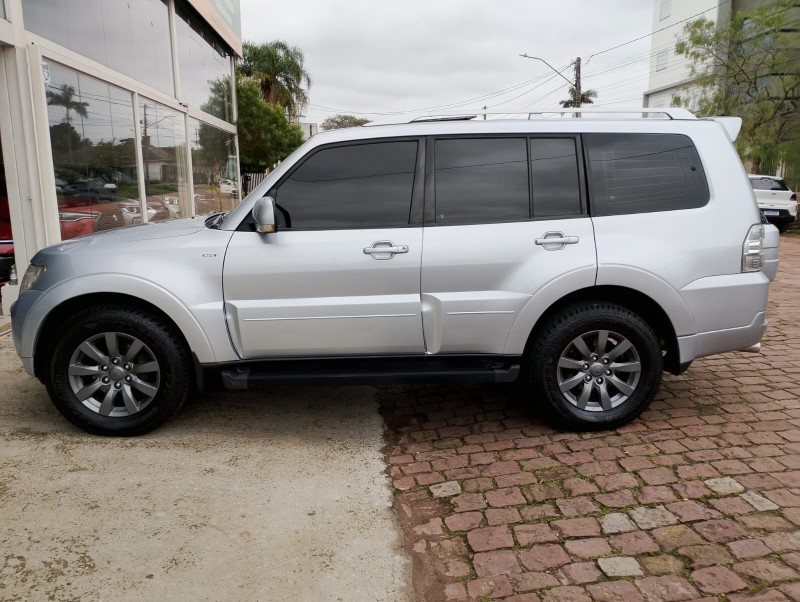 MITSUBISHI PAJERO FULL 3.2 DIESEL /2010 CHIMA VEÍCULOS VENÂNCIO AIRES / Carros no Vale MITSUBISHI PAJERO FULL 3.2 DIESEL /2010 CHIMA VEÍCULOS VENÂNCIO AIRES / Carros no Vale