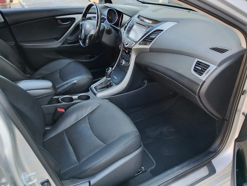 HYUNDAI ELANTRA 2.0 GLS /2015 CHIMA VEÍCULOS VENÂNCIO AIRES / Carros no Vale