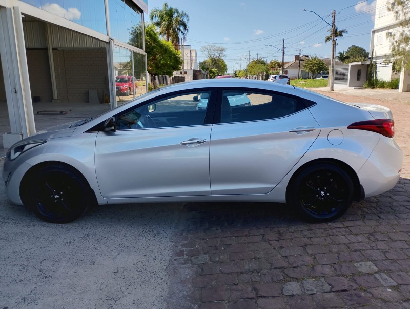 HYUNDAI ELANTRA 2.0 GLS /2015 CHIMA VEÍCULOS VENÂNCIO AIRES / Carros no Vale