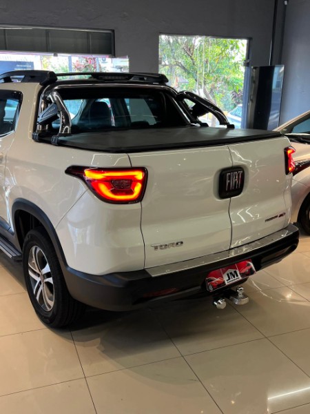 FIAT TORO FREEDOM 2.4 16V 2017/2017 JM AUTOMÓVEIS VENÂNCIO AIRES / Carros no Vale