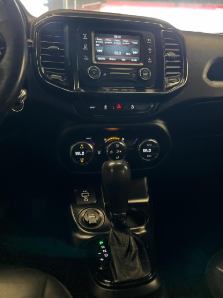 FIAT TORO FREEDOM 2.4 16V 2017/2017 JM AUTOMÓVEIS VENÂNCIO AIRES / Carros no Vale