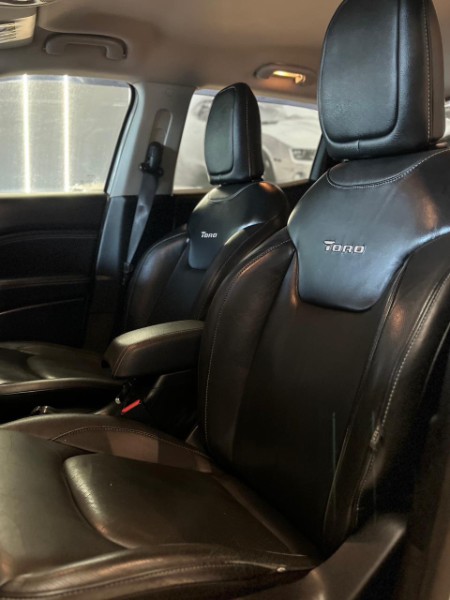 FIAT TORO FREEDOM 2.4 16V 2017/2017 JM AUTOMÓVEIS VENÂNCIO AIRES / Carros no Vale