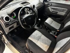 FORD FIESTA SEDAN 1.6 COMPLETO 2009/2009 LUCAS AUTOMÓVEIS BOM RETIRO DO SUL / Carros no Vale