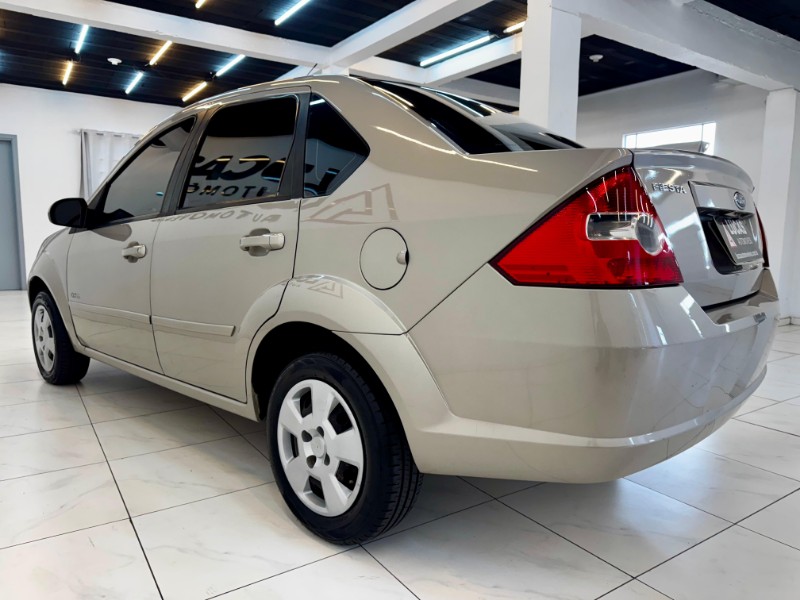 FORD FIESTA SEDAN 1.6 COMPLETO 2009/2009 LUCAS AUTOMÓVEIS BOM RETIRO DO SUL / Carros no Vale