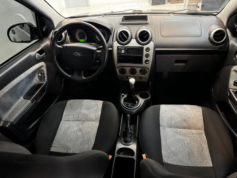 FORD FIESTA SEDAN 1.6 COMPLETO 2009/2009 LUCAS AUTOMÓVEIS BOM RETIRO DO SUL / Carros no Vale