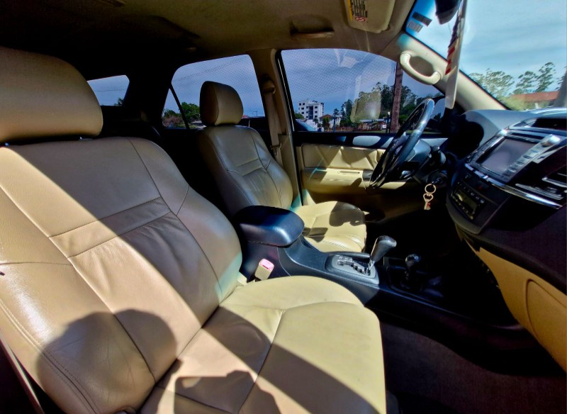 TOYOTA HILUX 3.0 SRV 4X4 CD 16V TURBO INTERCOOLER 2014/2014 CRUZEIRO MULTIMARCAS CRUZEIRO DO SUL / Carros no Vale