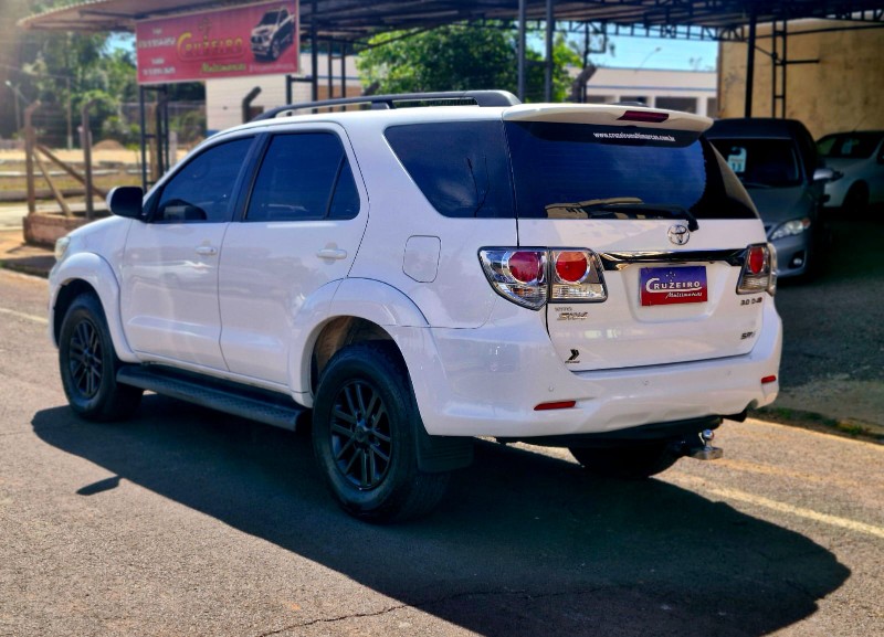 TOYOTA HILUX 3.0 SRV 4X4 CD 16V TURBO INTERCOOLER 2014/2014 CRUZEIRO MULTIMARCAS CRUZEIRO DO SUL / Carros no Vale