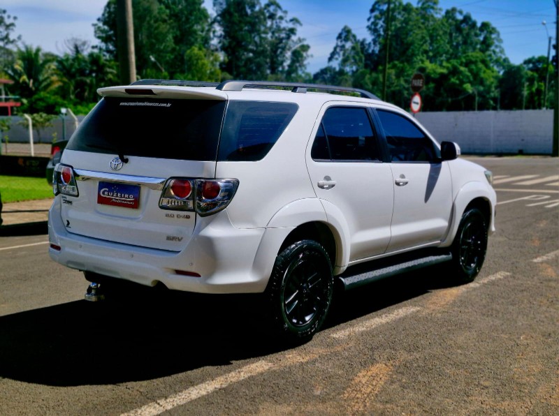 TOYOTA HILUX 3.0 SRV 4X4 CD 16V TURBO INTERCOOLER 2014/2014 CRUZEIRO MULTIMARCAS CRUZEIRO DO SUL / Carros no Vale
