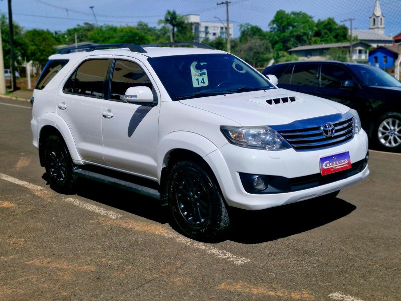TOYOTA HILUX 3.0 SRV 4X4 CD 16V TURBO INTERCOOLER 2014/2014 CRUZEIRO MULTIMARCAS CRUZEIRO DO SUL / Carros no Vale