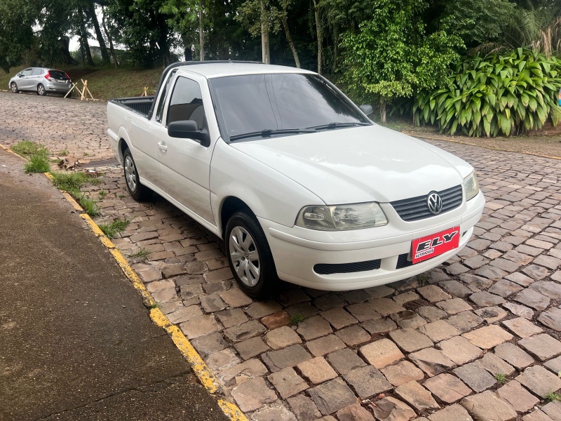 VOLKSWAGEN SAVEIRO 1.6 2004/2004 ELY AUTOMÓVEIS LAJEADO / Carros no Vale