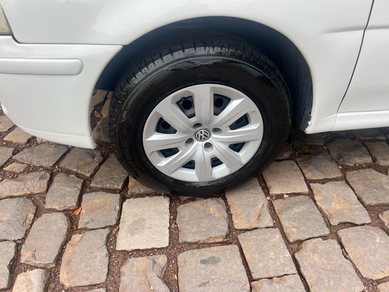 VOLKSWAGEN SAVEIRO 1.6 2004/2004 ELY AUTOMÓVEIS LAJEADO / Carros no Vale