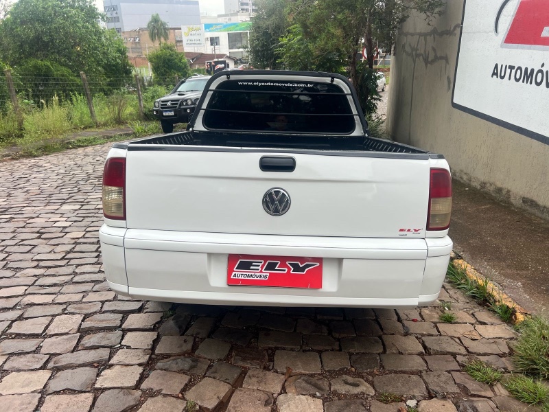 VOLKSWAGEN SAVEIRO 1.6 2004/2004 ELY AUTOMÓVEIS LAJEADO / Carros no Vale