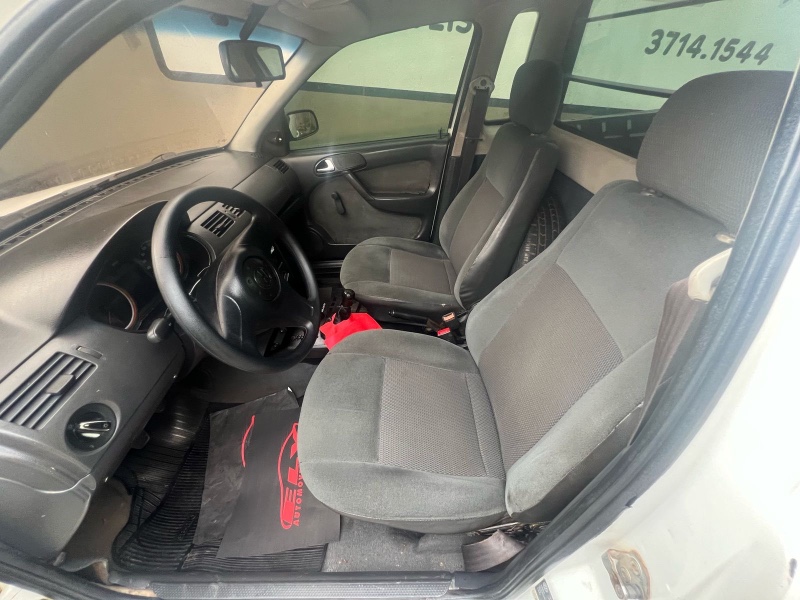 VOLKSWAGEN SAVEIRO 1.6 2004/2004 ELY AUTOMÓVEIS LAJEADO / Carros no Vale