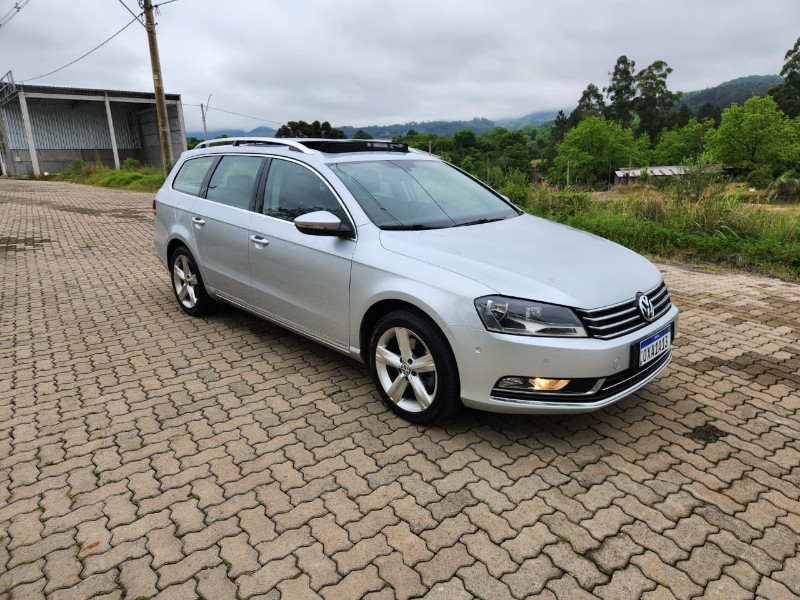 VOLKSWAGEN PASSAT VARIANT 2.0 TSI DSG 2013/2014 TS VEÍCULOS ANTA GORDA / Carros no Vale VOLKSWAGEN PASSAT VARIANT 2.0 TSI DSG 2013/2014 TS VEÍCULOS ANTA GORDA / Carros no Vale