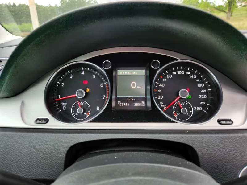 VOLKSWAGEN PASSAT VARIANT 2.0 TSI DSG 2013/2014 TS VEÍCULOS ANTA GORDA / Carros no Vale VOLKSWAGEN PASSAT VARIANT 2.0 TSI DSG 2013/2014 TS VEÍCULOS ANTA GORDA / Carros no Vale