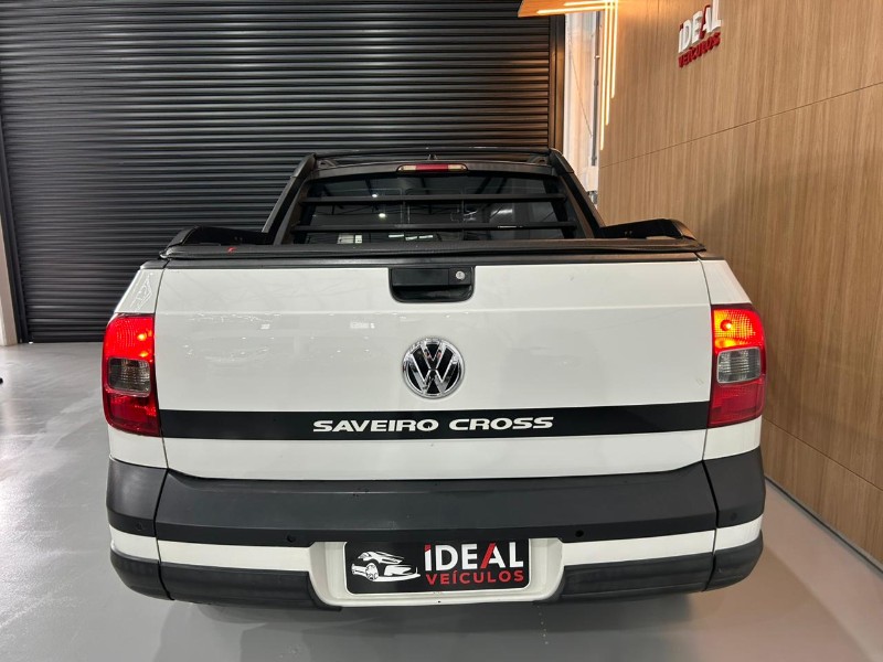 VOLKSWAGEN SAVEIRO 1.6 CE CROSS 2014/2014 IDEAL VEÍCULOS LAJEADO / Carros no Vale