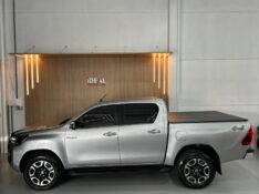 TOYOTA HILUX 2.8 SRX 4X4 CD 16V DIESEL 4P AUTOMÁTICO 2023/2023 IDEAL VEÍCULOS LAJEADO / Carros no Vale