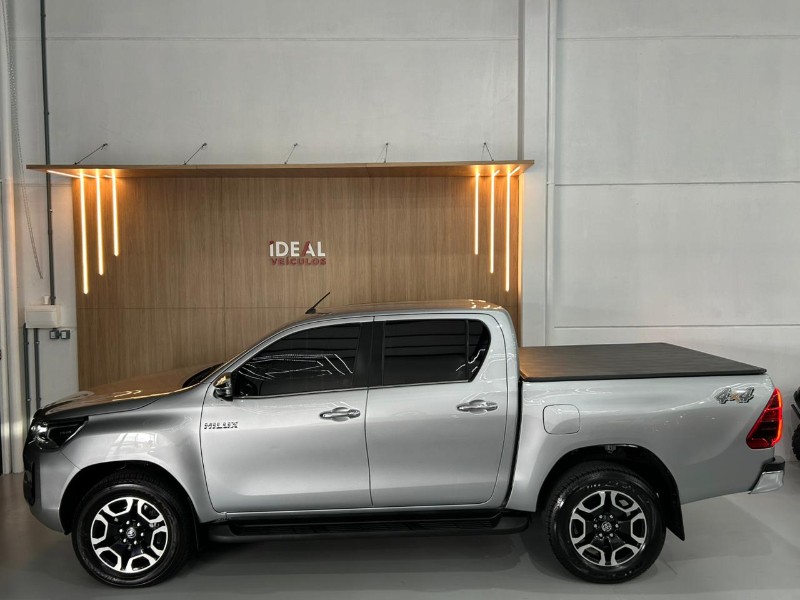 TOYOTA HILUX 2.8 SRX 4X4 CD 16V DIESEL 4P AUTOMÁTICO 2023/2023 IDEAL VEÍCULOS LAJEADO / Carros no Vale