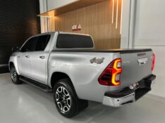 TOYOTA HILUX 2.8 SRX 4X4 CD 16V DIESEL 4P AUTOMÁTICO 2023/2023 IDEAL VEÍCULOS LAJEADO / Carros no Vale