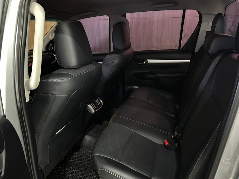 TOYOTA HILUX 2.8 SRX 4X4 CD 16V DIESEL 4P AUTOMÁTICO 2023/2023 IDEAL VEÍCULOS LAJEADO / Carros no Vale