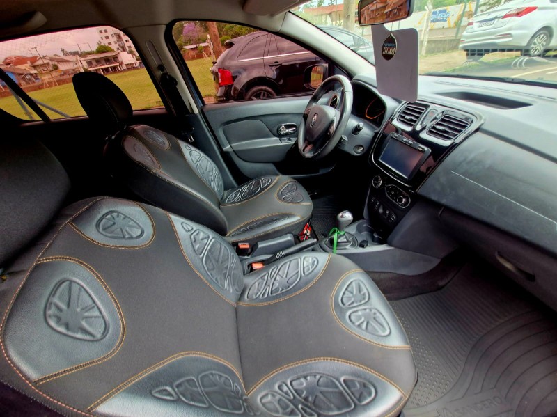 RENAULT SANDERO 1.6 STEPWAY 16V FLEX 4P AUTOMÁTICO 2015/2015 CRUZEIRO MULTIMARCAS CRUZEIRO DO SUL / Carros no Vale