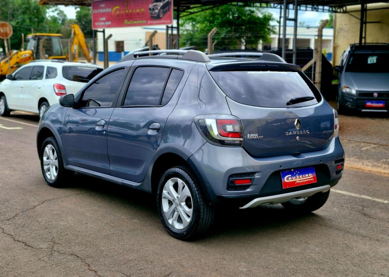 RENAULT SANDERO 1.6 STEPWAY 16V FLEX 4P AUTOMÁTICO 2015/2015 CRUZEIRO MULTIMARCAS CRUZEIRO DO SUL / Carros no Vale