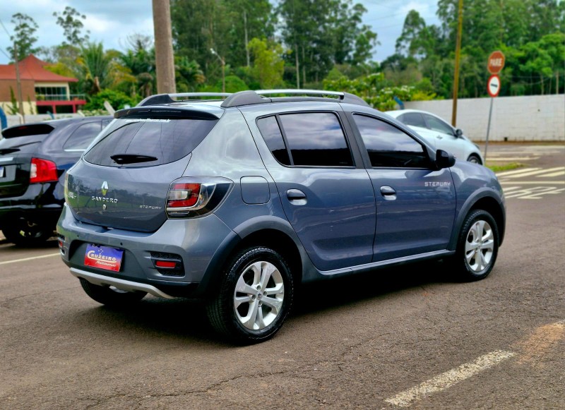 RENAULT SANDERO 1.6 STEPWAY 16V FLEX 4P AUTOMÁTICO 2015/2015 CRUZEIRO MULTIMARCAS CRUZEIRO DO SUL / Carros no Vale