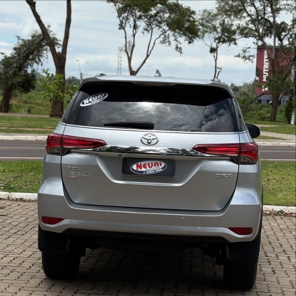 TOYOTA HILUX SW4 2.8 D-4D TURBO DIESEL SRX 4X4 AUTOMÁTICO 2017/2018 NEURI VEÍCULOS LAJEADO / Carros no Vale TOYOTA HILUX SW4 2.8 D-4D TURBO DIESEL SRX 4X4 AUTOMÁTICO 2017/2018 NEURI VEÍCULOS LAJEADO / Carros no Vale