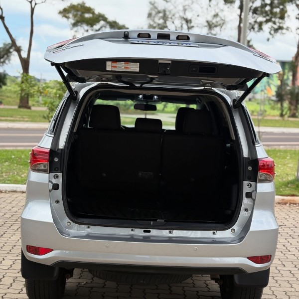 TOYOTA HILUX SW4 2.8 D-4D TURBO DIESEL SRX 4X4 AUTOMÁTICO 2017/2018 NEURI VEÍCULOS LAJEADO / Carros no Vale TOYOTA HILUX SW4 2.8 D-4D TURBO DIESEL SRX 4X4 AUTOMÁTICO 2017/2018 NEURI VEÍCULOS LAJEADO / Carros no Vale