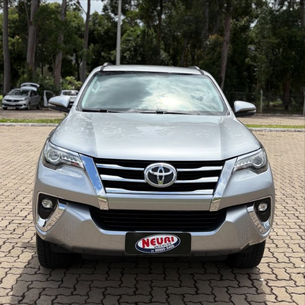 TOYOTA HILUX SW4 2.8 D-4D TURBO DIESEL SRX 4X4 AUTOMÁTICO 2017/2018 NEURI VEÍCULOS LAJEADO / Carros no Vale TOYOTA HILUX SW4 2.8 D-4D TURBO DIESEL SRX 4X4 AUTOMÁTICO 2017/2018 NEURI VEÍCULOS LAJEADO / Carros no Vale