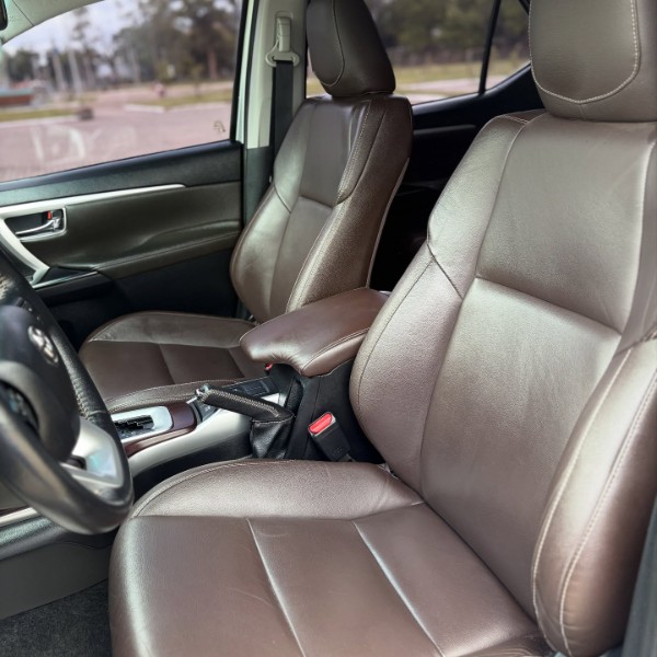 TOYOTA HILUX SW4 2.8 D-4D TURBO DIESEL SRX 4X4 AUTOMÁTICO 2017/2018 NEURI VEÍCULOS LAJEADO / Carros no Vale TOYOTA HILUX SW4 2.8 D-4D TURBO DIESEL SRX 4X4 AUTOMÁTICO 2017/2018 NEURI VEÍCULOS LAJEADO / Carros no Vale