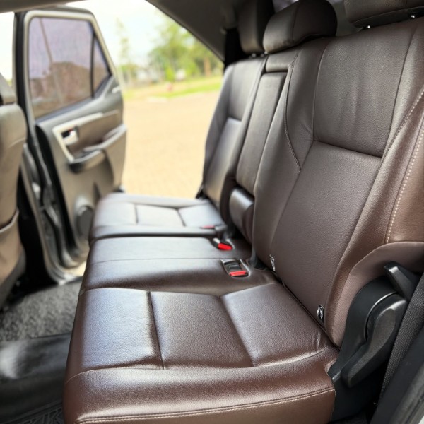 TOYOTA HILUX SW4 2.8 D-4D TURBO DIESEL SRX 4X4 AUTOMÁTICO 2017/2018 NEURI VEÍCULOS LAJEADO / Carros no Vale TOYOTA HILUX SW4 2.8 D-4D TURBO DIESEL SRX 4X4 AUTOMÁTICO 2017/2018 NEURI VEÍCULOS LAJEADO / Carros no Vale