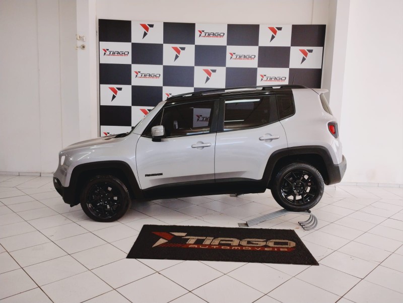 JEEP RENEGADE 1.8 16V NIGHT EAGLE 4X2 2021/2021 TIAGO AUTOMÓVEIS VENÂNCIO AIRES / Carros no Vale