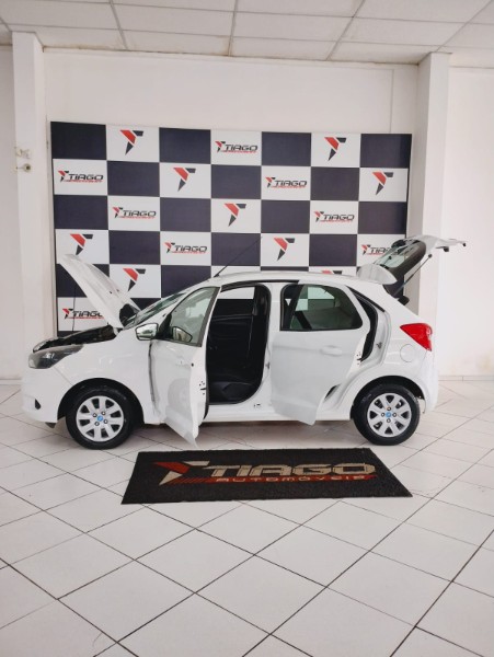 FORD KA 1.0 SE PLUS 2018/2018 TIAGO AUTOMÓVEIS VENÂNCIO AIRES / Carros no Vale