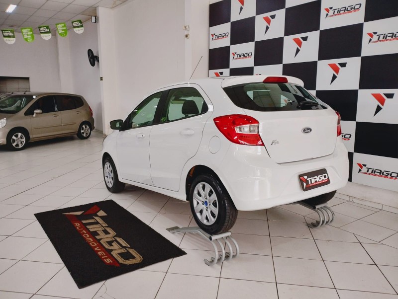 FORD KA 1.0 SE PLUS 2018/2018 TIAGO AUTOMÓVEIS VENÂNCIO AIRES / Carros no Vale