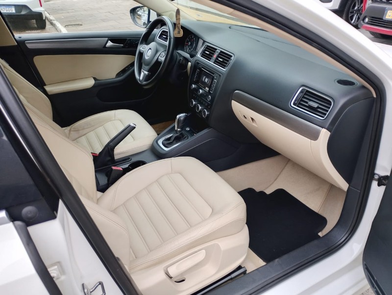 VOLKSWAGEN VW/JETTA TSI HIGHILINE 2.0 /2014 CHIMA VEÍCULOS VENÂNCIO AIRES / Carros no Vale VOLKSWAGEN VW/JETTA TSI HIGHILINE 2.0 /2014 CHIMA VEÍCULOS VENÂNCIO AIRES / Carros no Vale